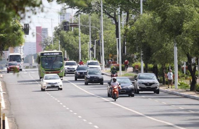 Rafael sanciona lei que zera IPVA de ônibus e reduz dívidas de motociclistas em 90%